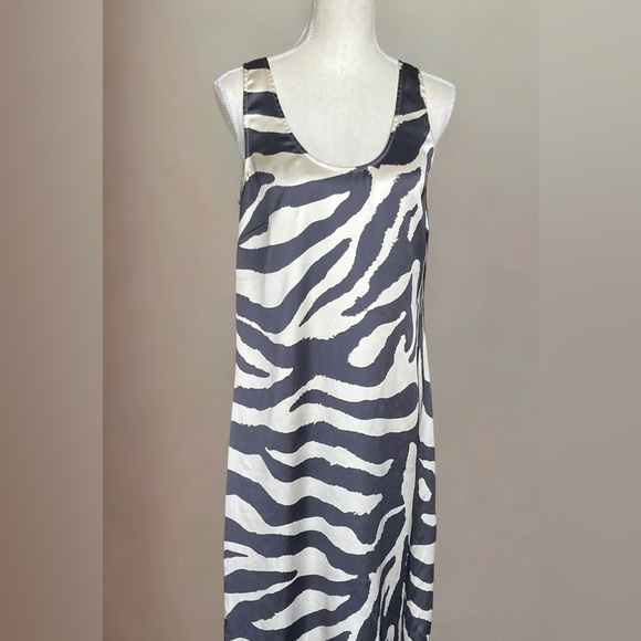 H&M Asymmetrical White and Blue Maxi Dress, Modern & Sophisticated Sz Small - Picture 11 of 15